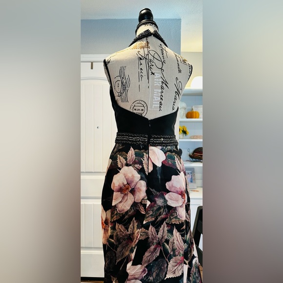 Chic Floral A-Line Party Dress in Black and Pink - Picture 7 of 16